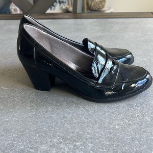 Life Stride Patent Loafer Pumps
